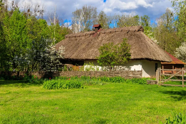 stock image Ancient traditional ukrainian rural house  in Open air Museum of Folk Architecture and Folkways of Middle Naddnipryanschina in Pereyaslav, Ukraine