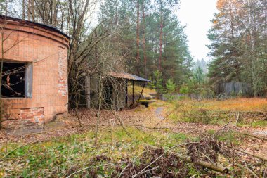 Çernobil Yasak Bölge, Ukrayna 'daki Pripyat hayalet kasabasında terk edilmiş eski bir ev.