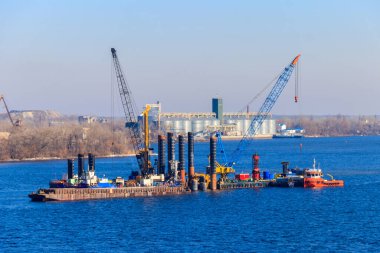 Kremenchug, Ukrayna 'da Dinyeper Nehri üzerinde yeni bir köprü inşa ediliyor.