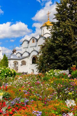 Rusya, Suzdal 'daki şefaat katedrali (Pokrovsky) manastırı. Rusya 'nın altın yüzüğü