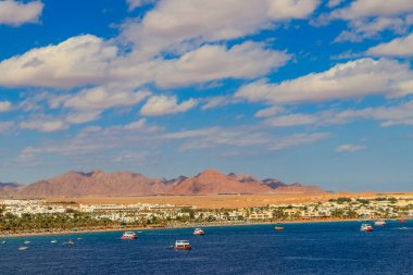 Sharm El Sheikh, Mısır 'daki Naama Körfezi manzarası. Yukarıdan görüntüle