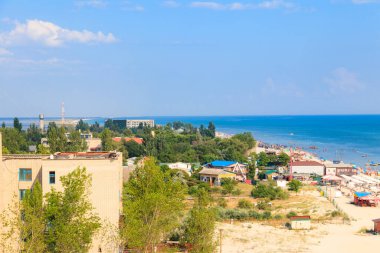 Lazurne, Ukrayna - 18 Temmuz 2020: Ukrayna 'nın Kherson bölgesindeki Karadeniz kıyısındaki Lazurne köyünün manzarası