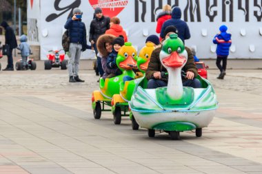 Kremenchug, Ukrayna - 6 Ocak 2018: Çocuk eğlence merkezi şehir parkında