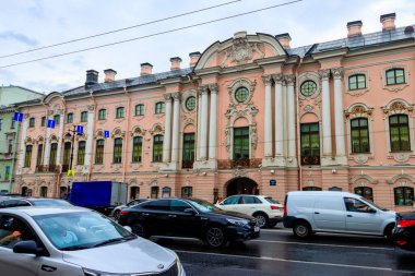 St. Petersburg, Rusya - 26 Haziran 2019: Stroganov Sarayı, Rusya 'nın St. Petersburg kentindeki Nevsky Prospekt' te bulunan Geç Barok Sarayı.