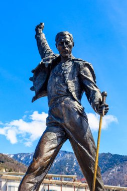 Montreux, İsviçre - 10 Nisan 2022: İngiliz rock yıldızı Freddie Mercury 'nin Montreux, İsviçre' deki anıtı.