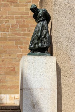 Cenevre, İsviçre - 11 Nisan 2022: İsviçreli heykeltıraş Rodo 'nun İsviçre' nin Cenevre kentindeki St. Peter Katedrali yakınlarındaki Jeremie heykeli