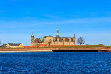 Helsingor (Elsinore), Danimarka 'da Kronborg Kalesi ve Öresund Boğazı
