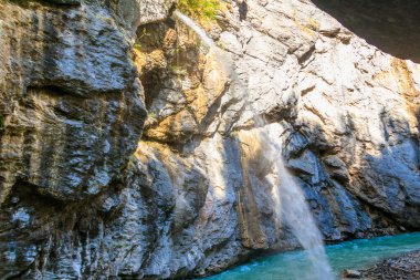 Aare Vadisi (Almanca: Aareschlucht), İsviçre 'nin Bernese Oberland bölgesinde Meiringen kasabası yakınlarındaki bir kireçtaşı sırtı boyunca oyulmuş bir nehirdir.