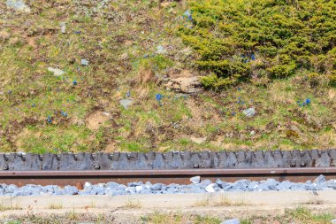 Çarklı tren raylarına yakın çekim