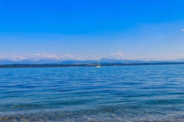 İsviçre, Neuchatel 'deki Neuchatel Gölü manzarası