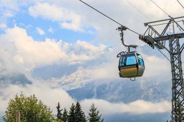 Birinci Dağ 'a giden teleferik Grindelwald, İsviçre