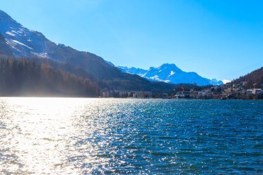 İsviçre, Graubunden kantonundaki St. Moritz Gölü manzarası