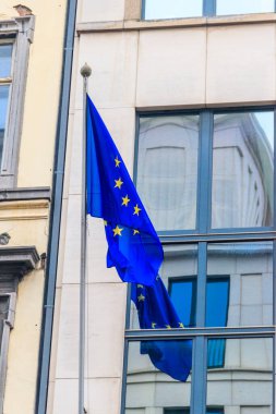 Bayrak direğinde Avrupa Birliği bayrağı dalgalandı