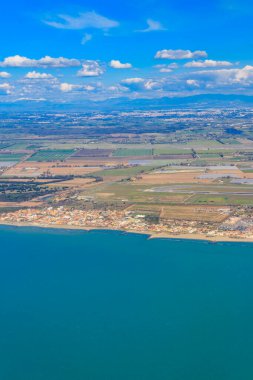 Fiumicino Körfezi 'ndeki uçan bir uçaktan ve İtalya' daki Tyrhenian denizinden görüntüler