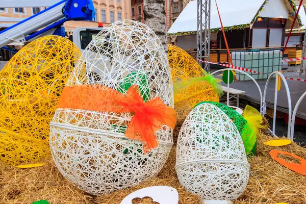 Çek Cumhuriyeti Prag 'daki eski kasaba meydanında Paskalya süslemesi