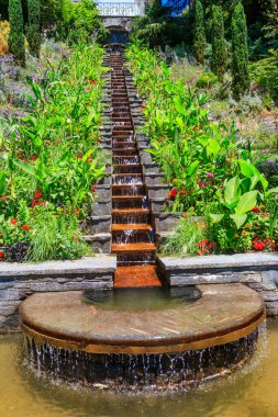Almanya, Constance Gölü 'ndeki Mainau adasındaki İtalyan çiçek suyu merdivenleri.