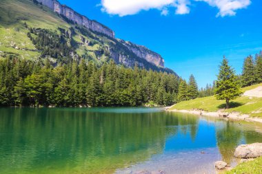 Appenzell yakınlarındaki Seealpsee Gölü Alpstein dağ sırası, Ebenalp, İsviçre