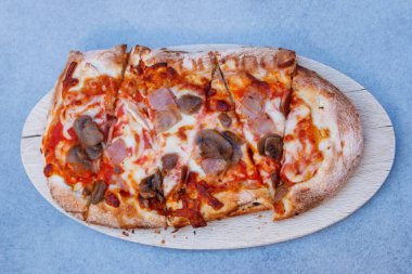 Masada nefis bir pinsa. Üst görünüm