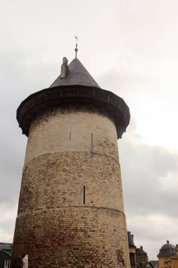 Rouen Kalesi 'nin kalesi, Fransa' nın Rouen şehrinde bulunan Jeanne d 'Arc Turu olarak biliniyor.
