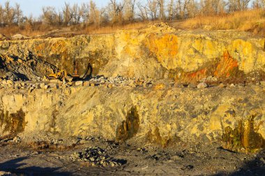 Granit ocağındaki maden kaynaklarının çıkarılması