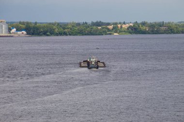 MAVNA Ukrayna Dnieper Nehri üzerinde yüzen