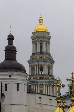 Kiev Pechersk mağaraları, Kiev Manastırı da bilinen Lavra olduğu tarihi bir Ortodoks Hıristiyan manastır