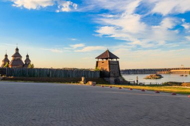 Ukrayna, Zaporizhia 'daki Khorytsia adasında Ortaçağ ahşap Zaporozhian Sich' i