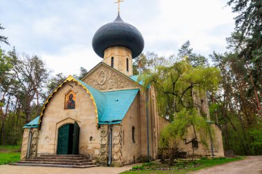 Ukrayna 'nın Kharkiv bölgesindeki Natalyevka emlak kompleksinde (1903' te inşa edilen) şekil değiştirme kilisesi