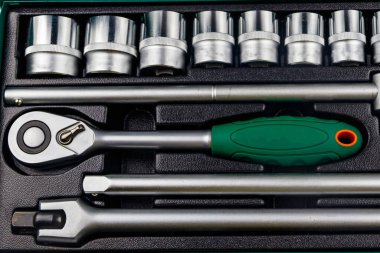 Araba tamiri için evrensel araç gereç kitinin yakın plan görüntüsü