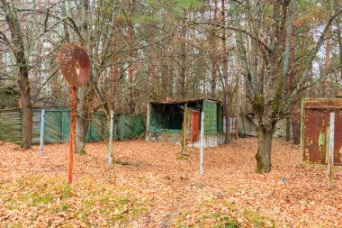 Çernobil Yasak Bölge, Ukrayna 'daki Pripyat hayalet kasabasında terk edilmiş eski bir ev.