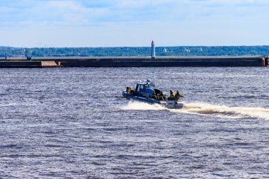 Kronstadt, Rusya - 25 Haziran 2019: Askeri devriye sürat teknesi Kronstadt, Rusya