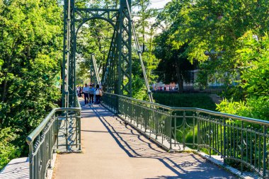 Kronstadt, Rusya - 25 Haziran 2019: Kronstadt, Rusya 'da yaya Makarov köprüsü