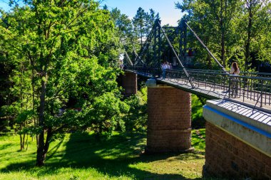 Kronstadt, Rusya - 25 Haziran 2019: Kronstadt, Rusya 'da yaya Makarov köprüsü