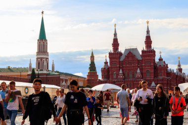 Moskova, Rusya - 15 Ağustos 2019: Rusya Devlet Tarihi Müzesi Rusya 'nın başkenti Moskova' daki Kızıl Meydan 'da bulunan bir Rus tarihi müzesidir.