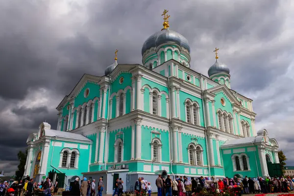 stock image Diveyevo, Russia - August 10, 2019: Trinity cathedral of Holy Trinity-Saint Seraphim-Diveyevo Monastery in Diveyevo, Russia