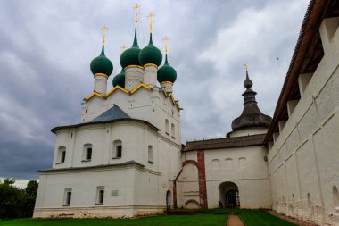 Rostov Kremlin 'in mimari topluluğu Rostov Veliky, Rusya' da. Rusya 'nın altın yüzüğü