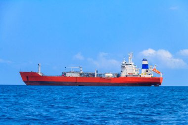 Tanzanya 'nın Zanzibar yakınlarındaki Hint Okyanusu' nda yelken açan büyük sanayi gemisi.