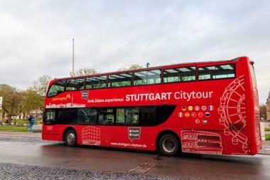 Stuttgart, Almanya - 5 Nisan 2022: Stuttgart, Almanya 'da Şehir Gezisi Zıplaması