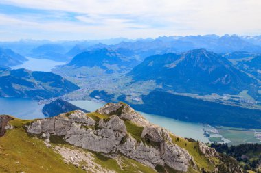 İsviçre 'deki Pilatus Dağı' ndan Lucerne Gölü 'nün güzel panoramik manzarası.