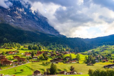 Bernese Oberland, İsviçre 'deki Grindelwald köyünün manzarası
