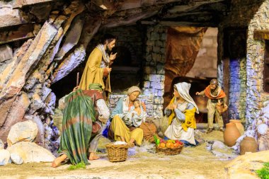Noel Doğum Sahnesi. İsa 'nın doğuşunu tasvir eden heykelciklerle Noel' in dini önemini simgeleyen entrika dolu bir doğum sahnesi.