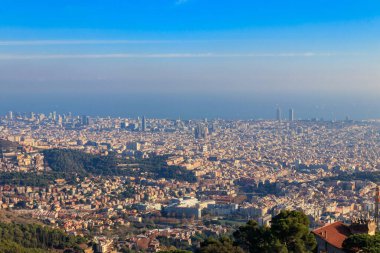 İspanya, Tibidabo dağından Barcelona 'nın silüeti