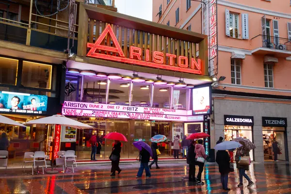 Sanremo, İtalya - 1 Mart 2024: Sanremo, İtalya 'daki Ariston Tiyatrosu' nun ön yüzü