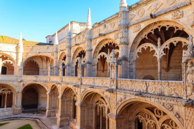 Lizbon, Portekiz 'deki Jeronimos manastırının avlusu.