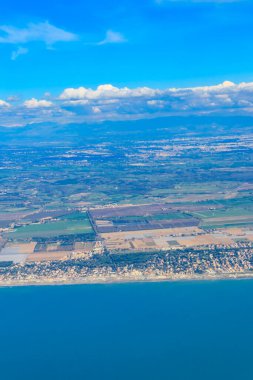 Fiumicino Körfezi 'ndeki uçan bir uçaktan ve İtalya' daki Tyrhenian denizinden görüntüler