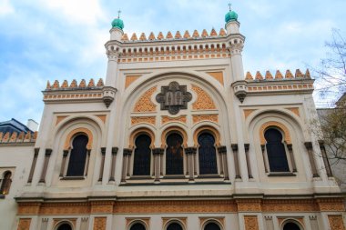 Çek Cumhuriyeti 'nin Josefov ilçesindeki İspanyol Sinagogu cephesi, Prag' daki Yahudi Mahallesi.