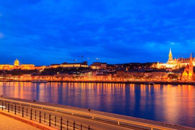 Budapeşte, Macaristan 'ın gece manzarası