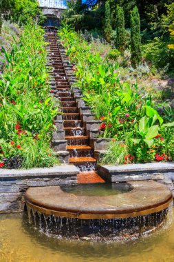 Almanya, Constance Gölü 'ndeki Mainau adasındaki İtalyan çiçek suyu merdivenleri.