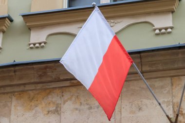 Polonya bayrağı inşa etme cephesinde