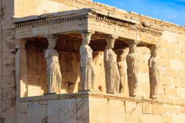 Erechtheion (Erechtheum) veya Athena Polias Tapınağı, Yunanistan 'ın başkenti Atina' daki Akropolis 'in kuzeyinde yer alan antik bir Yunan İyonik tapınağıdır.
